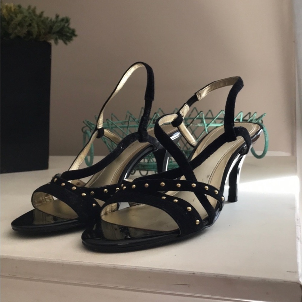 Bandolino Size 8 Black Velvet w/Gold Accents Strappy Kitten Heel Dress Shoes - Picture 1 of 7